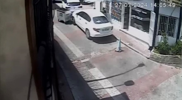 Hırsızlık anı kameraya yansıdı! Hırsızların pişkinliği şaşırttı