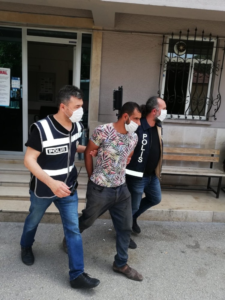 Hırsızlık suçundan aranan şahıs uyuşturucu alırken yakalandı 