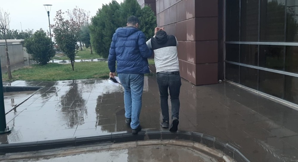 Hırsızlık suçundan aranan şahıs yakalandı 