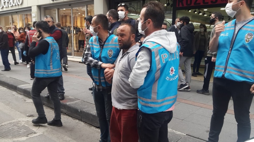 Hırsızlık suçundan aranıyordu, caddede gezerken yakalandı 