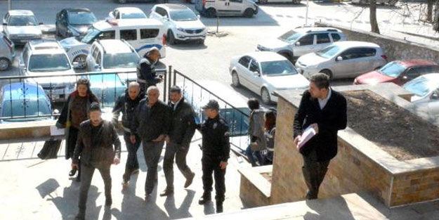 Hırsızlık şüphelileri, 133 saatlik kamera görüntüsü izlenerek yakalandı
