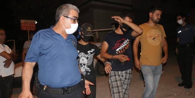 Hırsızlık şüphelileri ev sahibine yakalandı