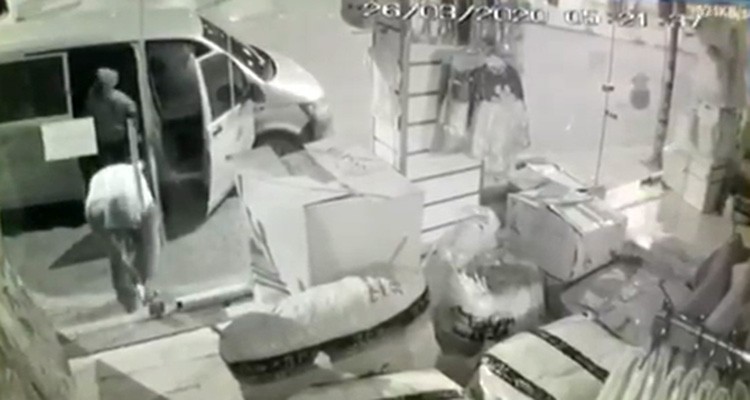 Hırsızlık teşebbüsü kamerada 