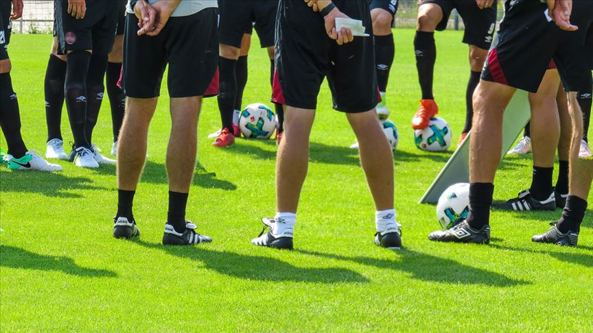 Hırsızlık yapan futbolcu takımdan atıldı