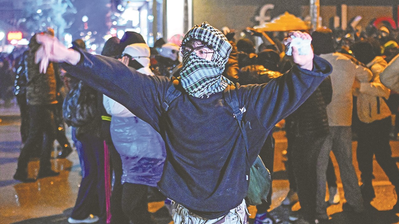 Hırsızlıklarını örtmek için gençleri kullanıyorlar