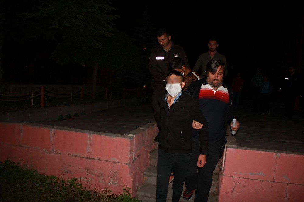 Hırsızlıktan tutuklanan zanlı annesine 