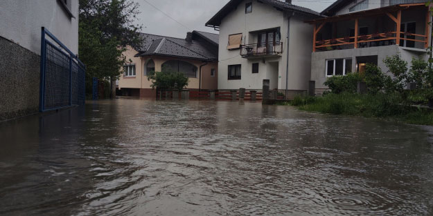 Hırvatistan’da şiddetli yağışlar hayatı felç etti