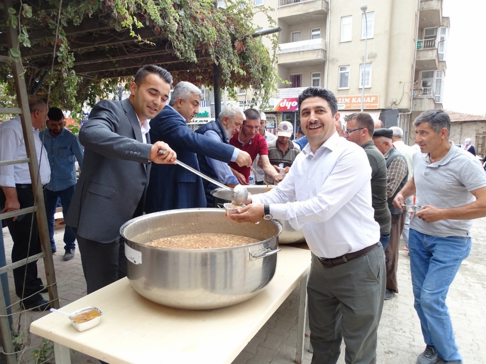 Hisarcık Belediyesinden aşure ikramı 