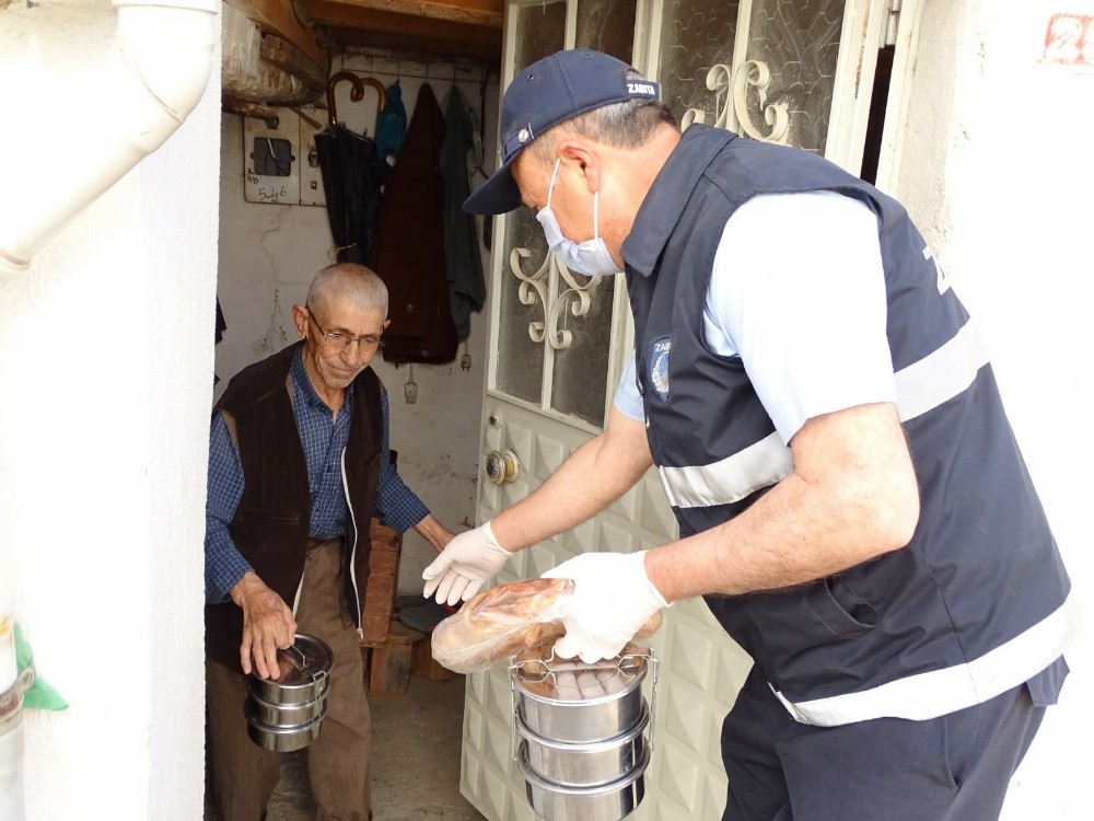 Hisarcık Belediyesi’nden ihtiyaç sahiplerine evlerinde yemek servisi 