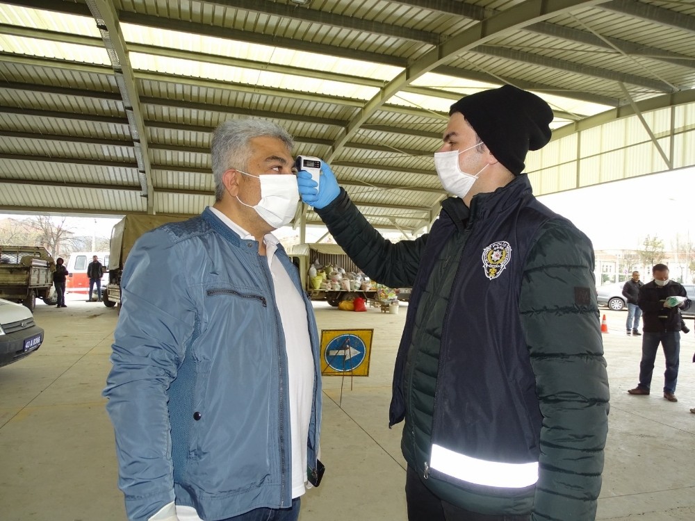 Hisarcık pazarında korona virüs tedbirleri arttırıldı 