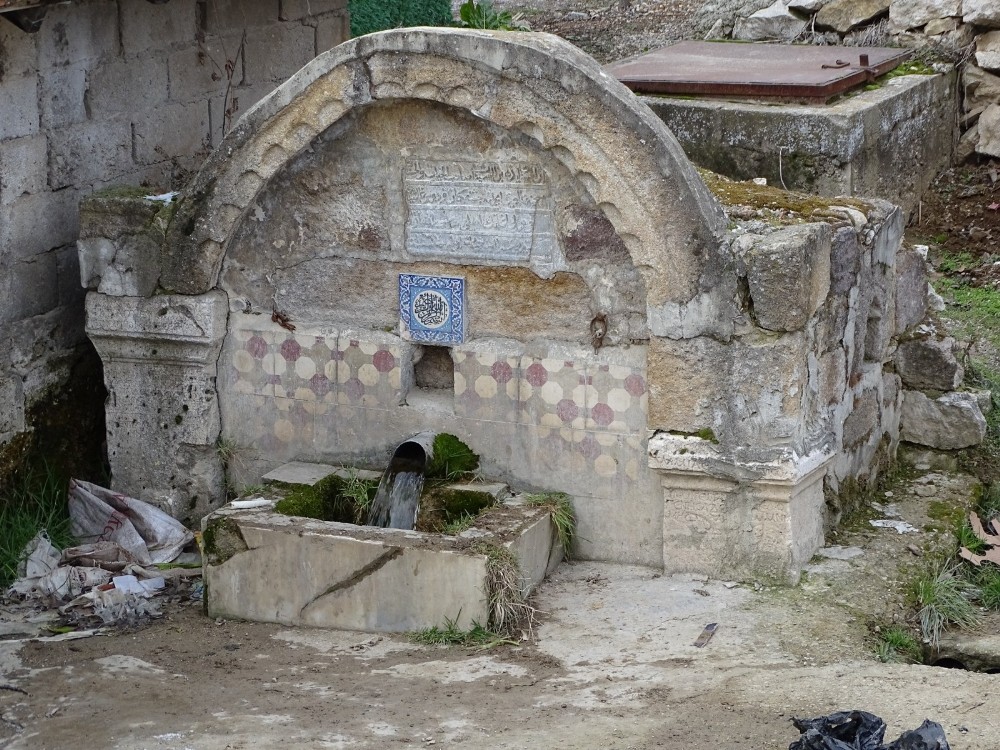 Hisarcık’ta 170 yıllık tarihi Osmanlı çeşmesi restore edilmeyi bekliyor 