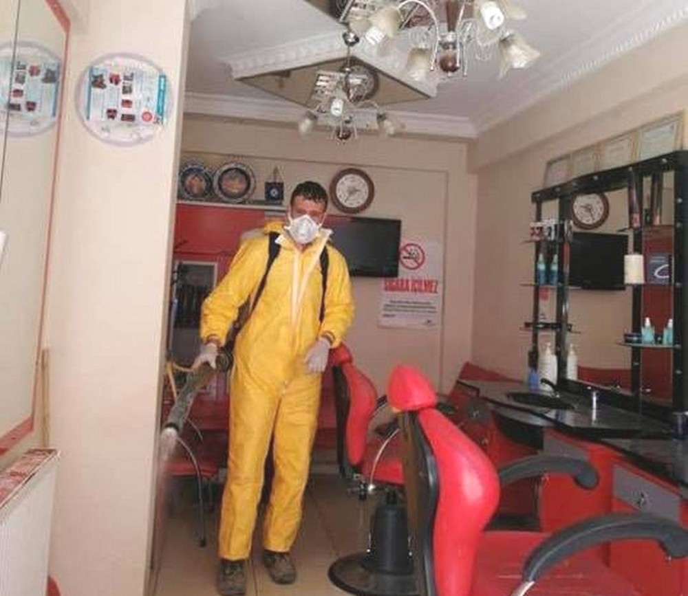 Hisarcık’ta berber ve kuaförler dezenfekte edildi 
