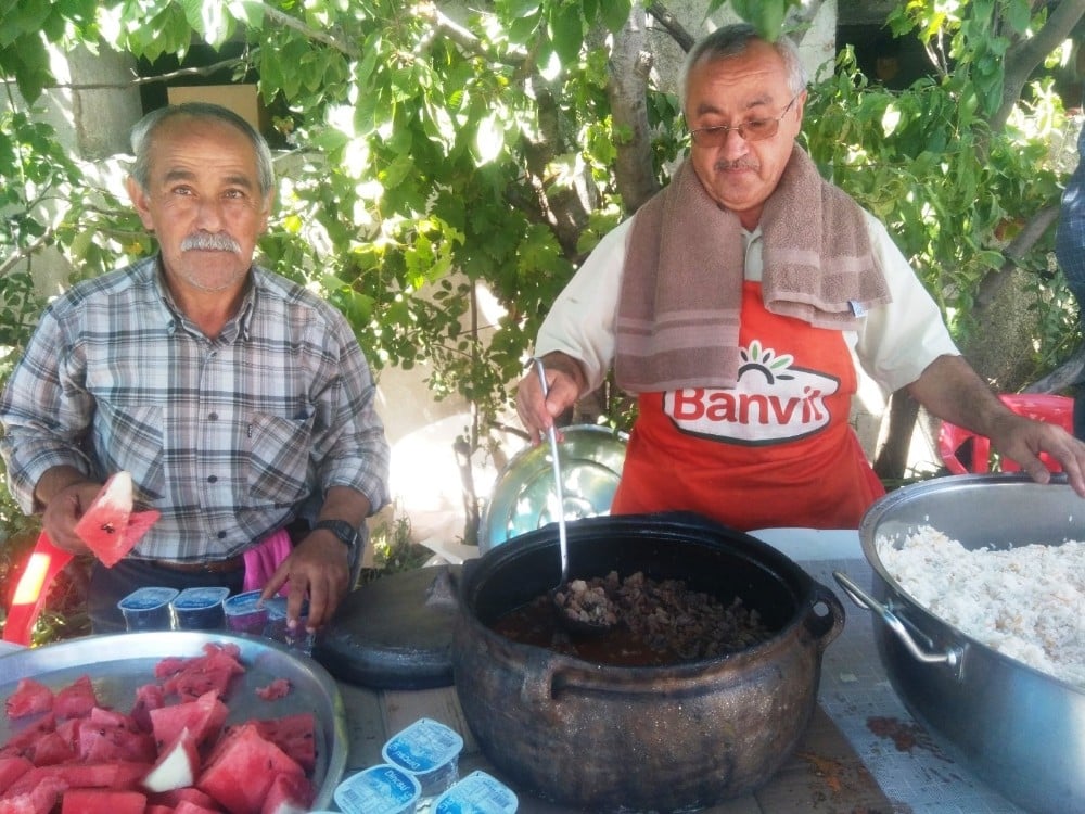 Hisarcık’ta düğünlerde toprak çömleklerde güveç eti ikramı 