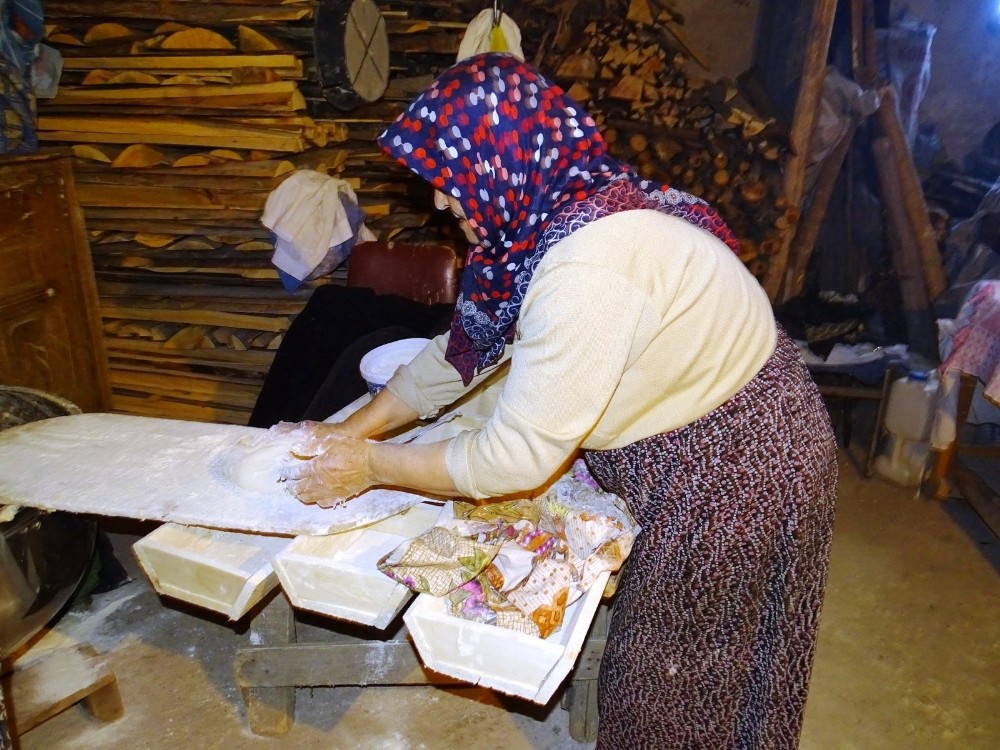 Hisarcık’ta Korona virüs köy ekmeğine talebi arttırdı 