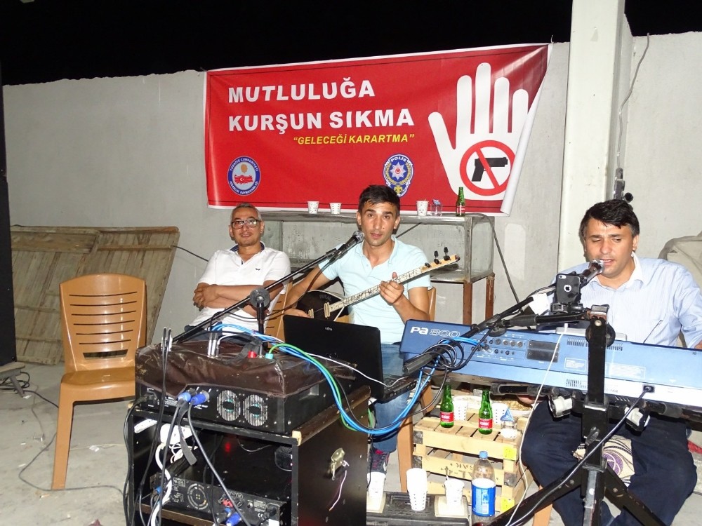 Hisarcık’ta ’Mutluluğa Kurşun Sıkma, Geleceği Karartma’ afişleri etkili oldu 