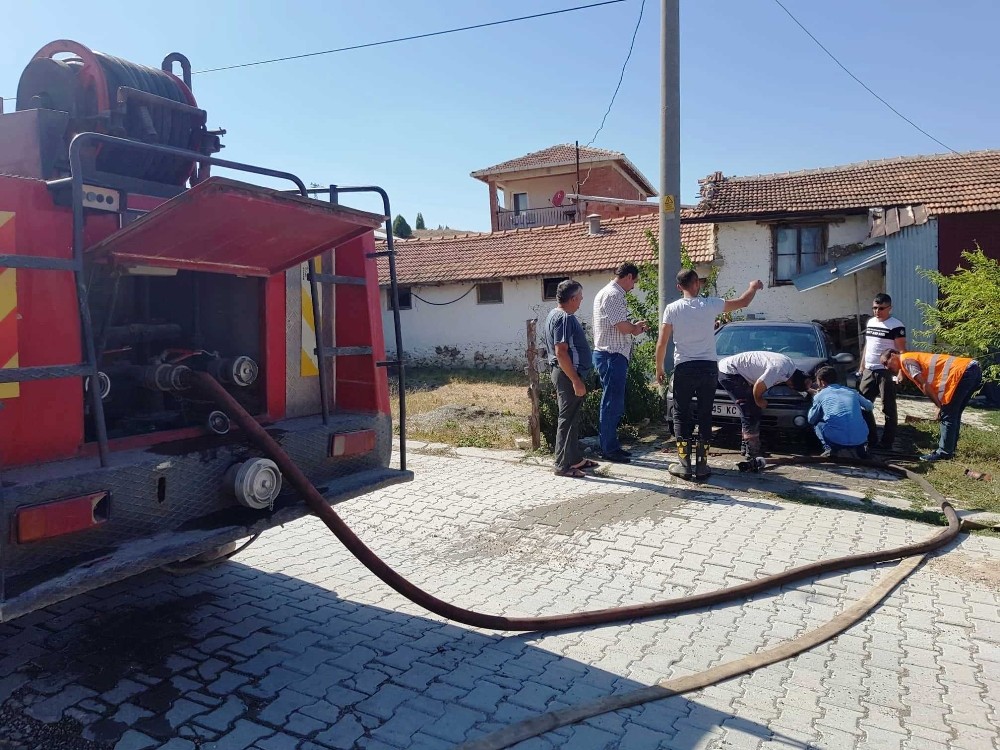 Hisarcık’ta park halindeki otomobilde yangın 