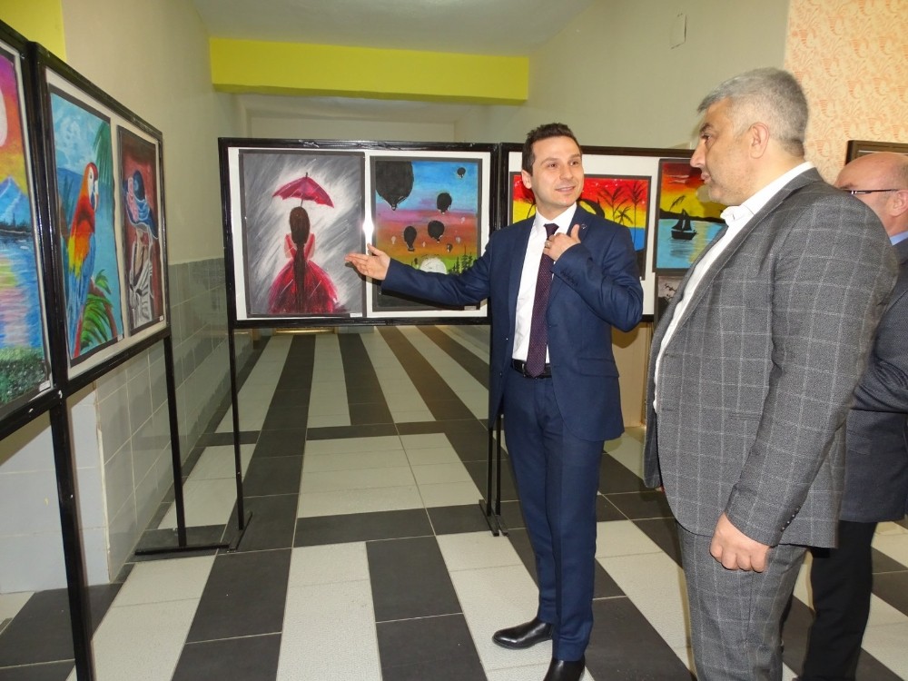 Hisarcık’ta Pastel Resim sergisi açıldı 