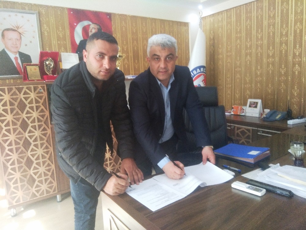 Hisarcık’ta yaya kaldırımlarına parke taşı ve bordür döşeme çalışması 