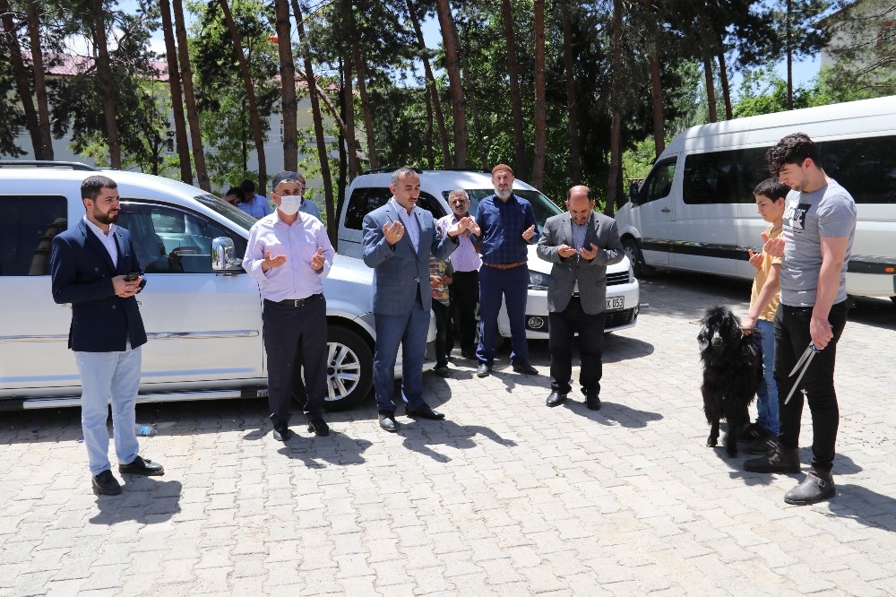 Hizan’da cuma namazı eda edildi 