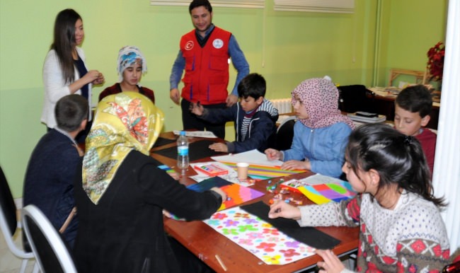 Hizan'da öğrencilere resim eğitimi