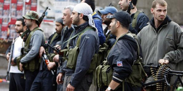 Hizbullah destekçileri ile göstericiler arasında gerginlik