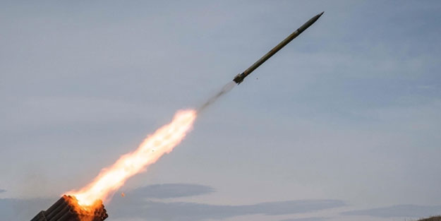 Hizbullah, İsrail'in kuzeyindeki askeri bölgeleri vurdu