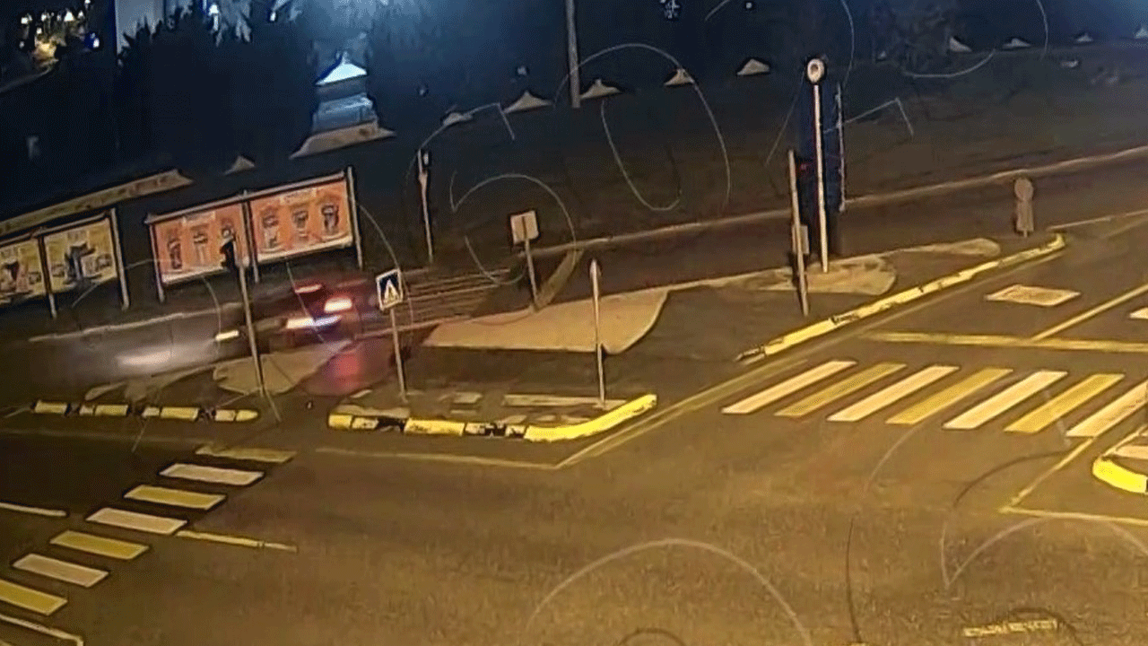 Hızla girdiği virajdan çıkamadı! Dehşet anları kamerada