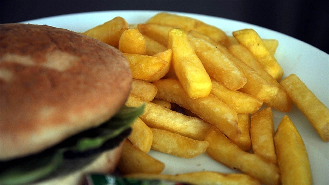 Hızlı tüketim alışkanlığı sağlığınızı tehdit ediyor: Fast Food gıdalar o enfeksiyona davetiye çıkarıyor