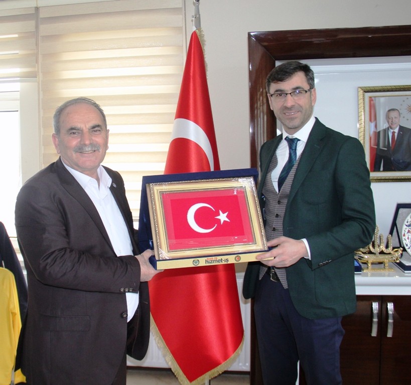 Hizmet-İş Sendikasından Başkan Tanğlay’a plaket 
