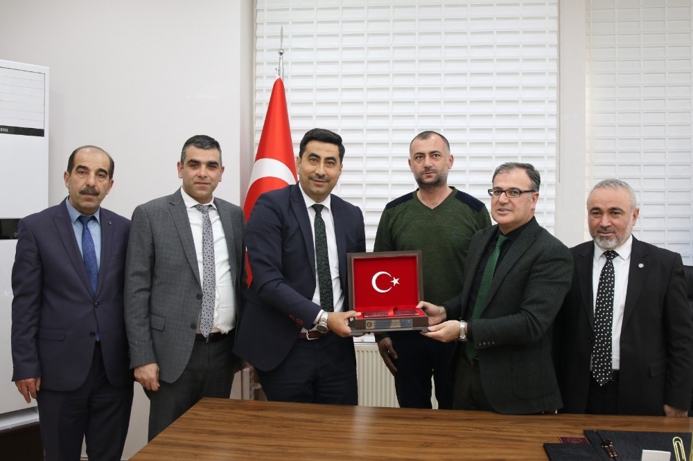 Hizmet-İş Üç Farklı Belediyede TİS İmzaladı 