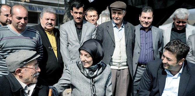 Başörtülü Başkan'dan hizmete ilk adım