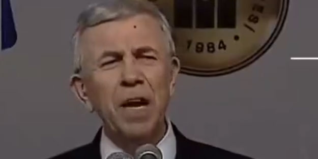 Hizmette ‘yavaş’ çalmakta hızlı! Mansur’dan slogan hırsızlığı