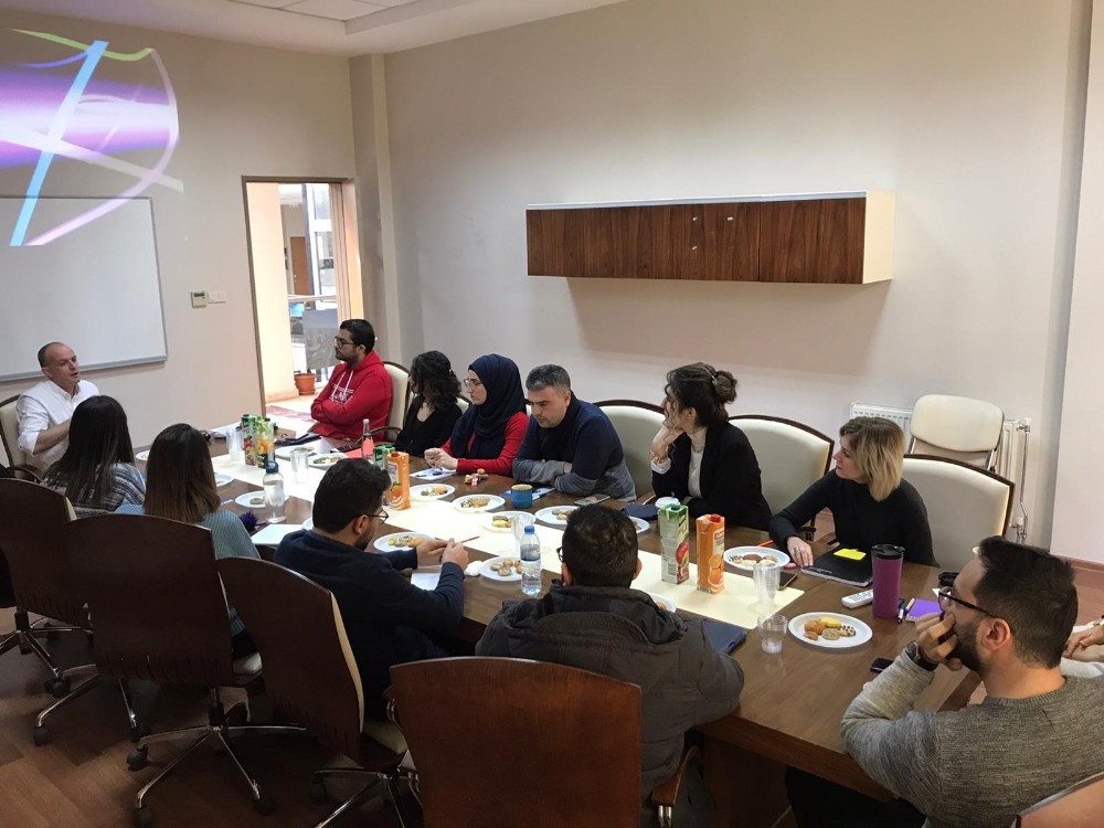 HKÜ’den öğretmen eğitimi semineri 