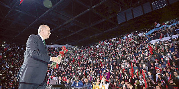 Hoca kılıklı modern Lawrence’lar var