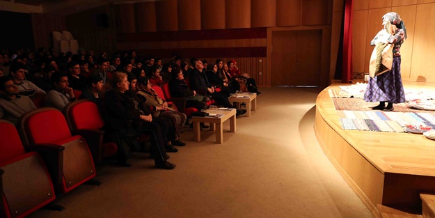 Hocalı Katliamı’nda hayatını kaybedenler tiyatro oyunuyla anıldı