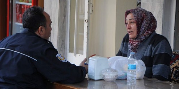 'Hocaya okutacağız' diyerek bileziklerini çaldılar