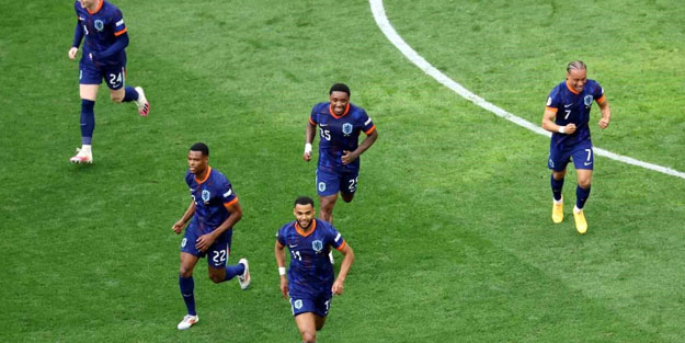 Hollanda 3 golle çeyrek final biletini aldı