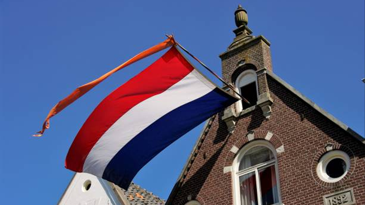 Hollanda İsrail'i küçük duruma düşürdü