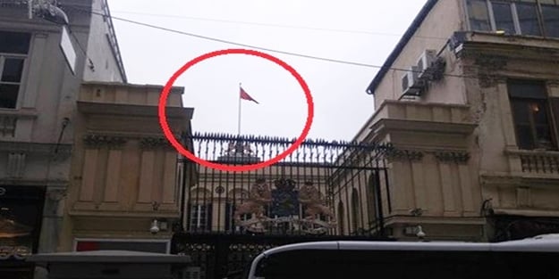 Hollanda konsolosluk binasına Türk bayrağı astılar
