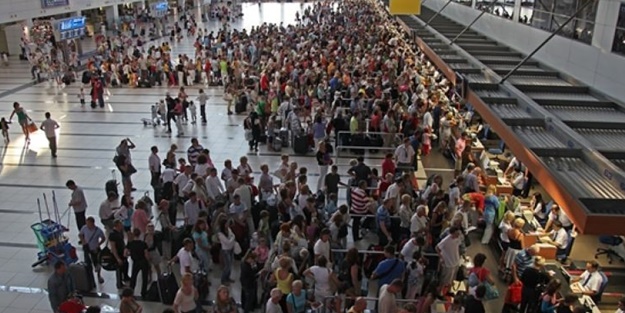 Hollanda Schiphol Havalimanı'nda bomba alarmı!