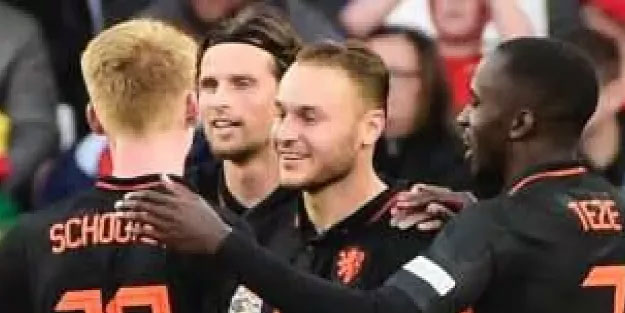 Hollanda son dakika golüyle kazandı