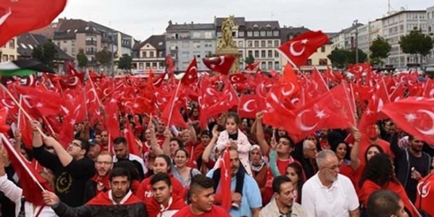 Hollanda'da Türkler'e karşı yasa hazırlığı