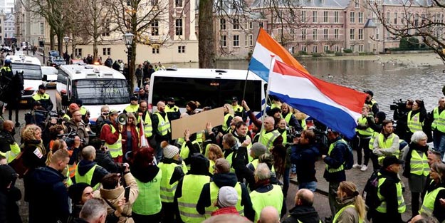 Hollanda'da 5 sarı yelekli gözaltına alındı