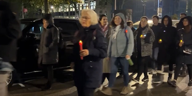 Hollanda'da anneler, Gazze için sessiz yürüyüş gerçekleştirdi