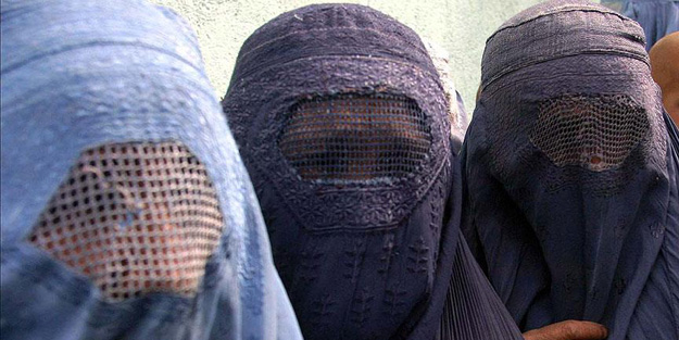 Burkalı üç kadın çocuk parkına kabul edilmedi