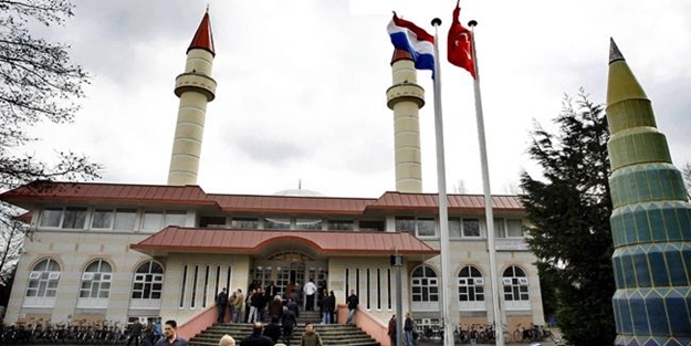 Cami bahçesine domuz başı attılar!