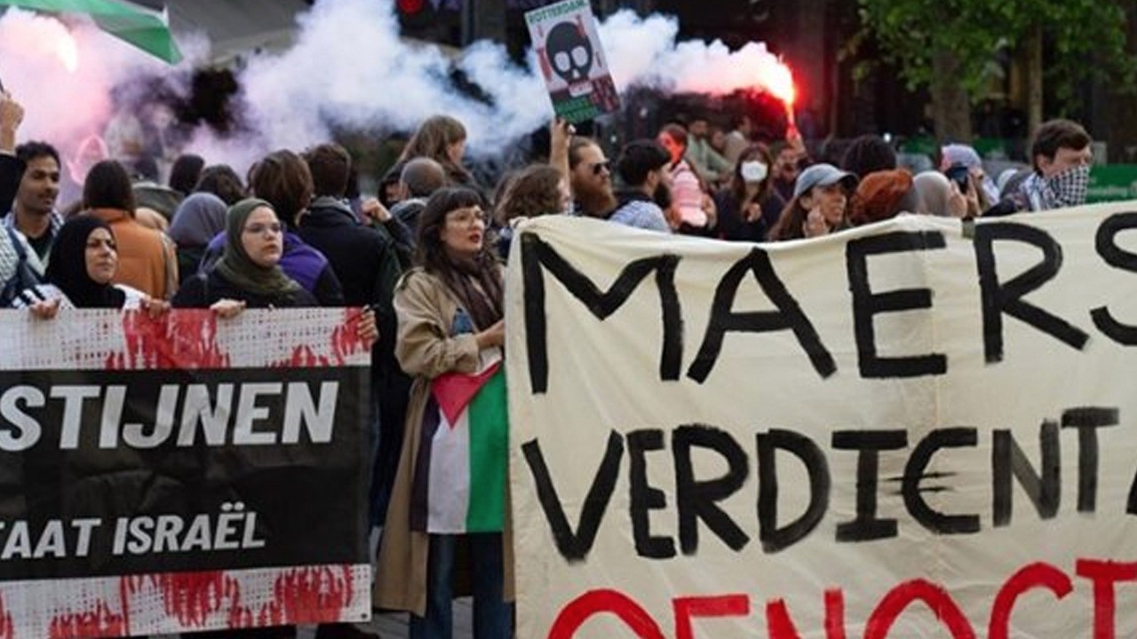 Hollanda'da, İsrail'den gelen F-35 parçaları taşıyan gemiyi protesto