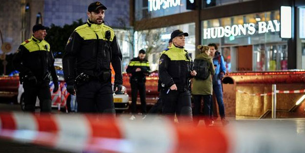 Hollanda'da koronavirüs isyanı