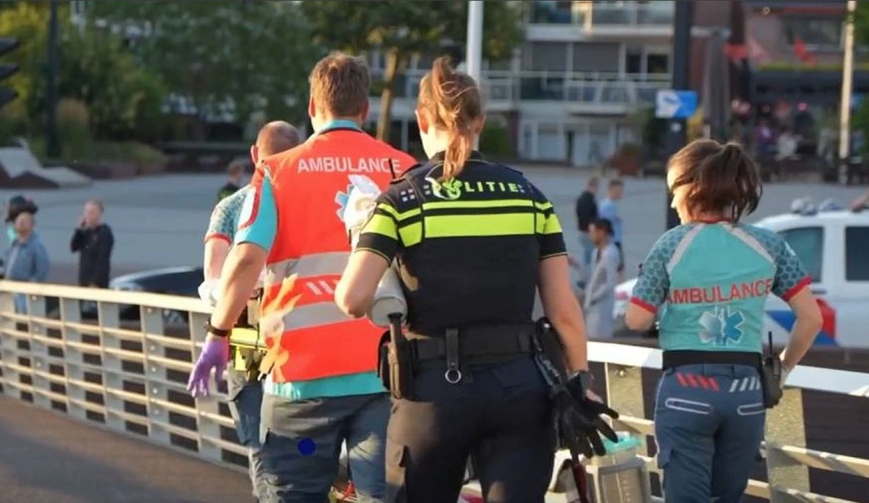 Hollanda'da mezuniyet töreninde Türk öğretmen bıçaklandı