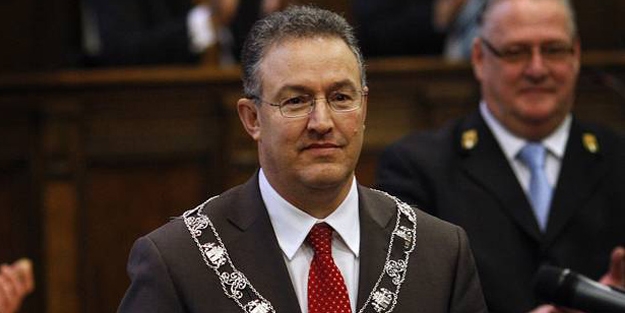 Müslüman başkandan 'Radikallere': Defolun